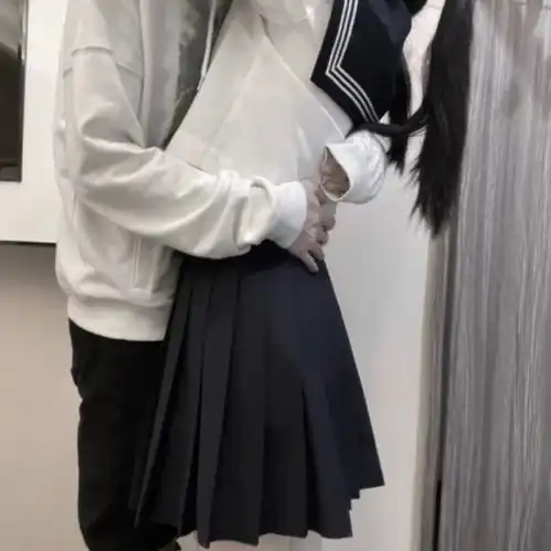情侣头像jk男打毛衣