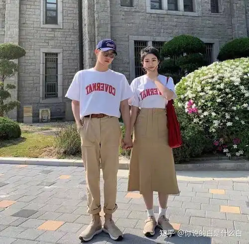  拍情侣写真求推荐不同风格的衣服,最好可以直接淘宝搜到的那种着急