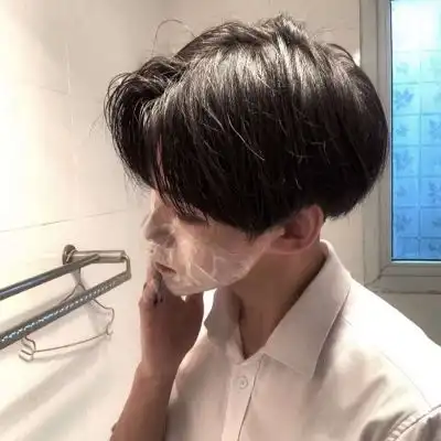  男头小猫在午睡地球在转圈