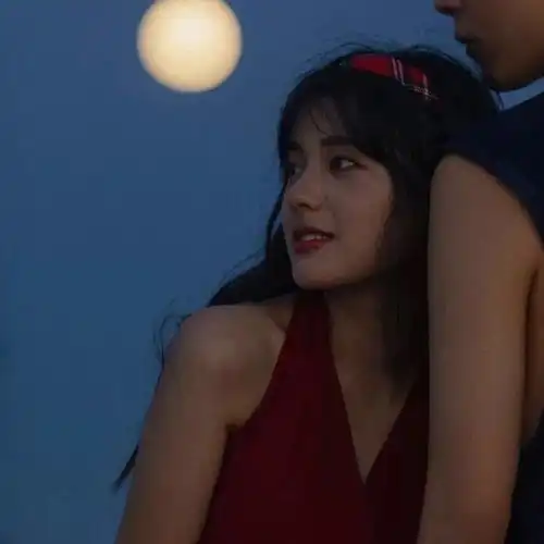 单身狗薯片情侣头像泉里