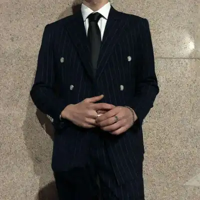 西装男头像成熟稳重