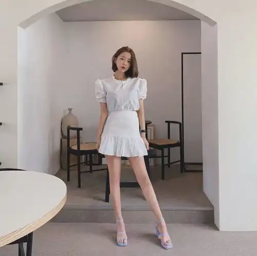  快把挤奶裙脱了,换上这条小白裙,又纯又欲