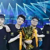  国服路人王小新头像