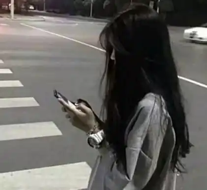  真人女生不露脸头像