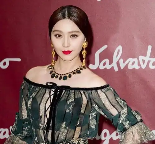  范冰冰复出无望遭官媒再次点名范冰冰方回击不服输,不认输