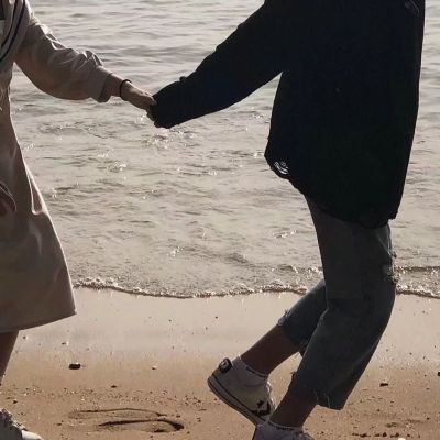  情侣头像真人不露脸一左一右总有人带着热衷与坚定去拥抱你