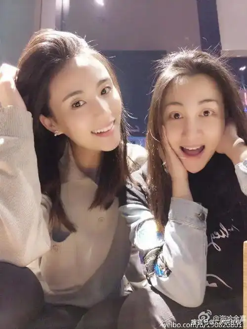 李亚鹏当众表白彝族姑娘,女方气质清冷,中戏毕业且是超模冠军 李亚鹏当众表白彝族姑娘,女方气质清冷,中戏毕业且是超模冠军