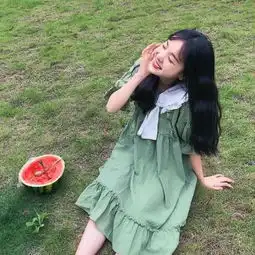 找情侣头像的另一张女生