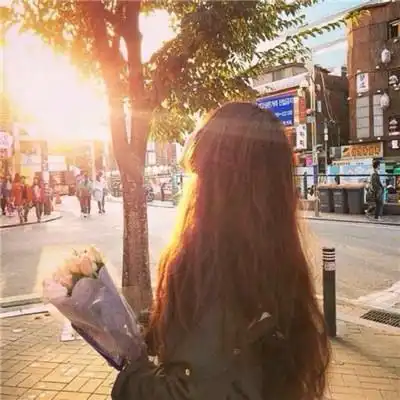  给女群主请早安问候短信