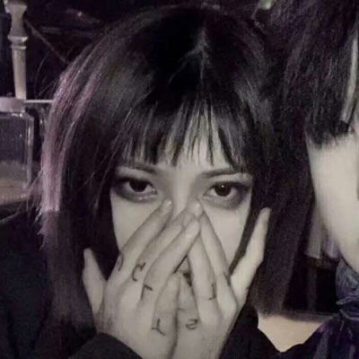  情侣头像真人一对两张不稀罕你的爱不要靠近我