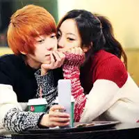 情侣头像拿杯子一左一右