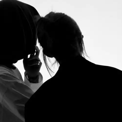  真人情侣头像黑白风格