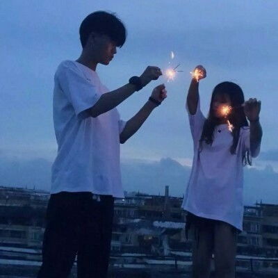  全网最校园的情侣头像恋爱的感觉,是春暖花开的日子