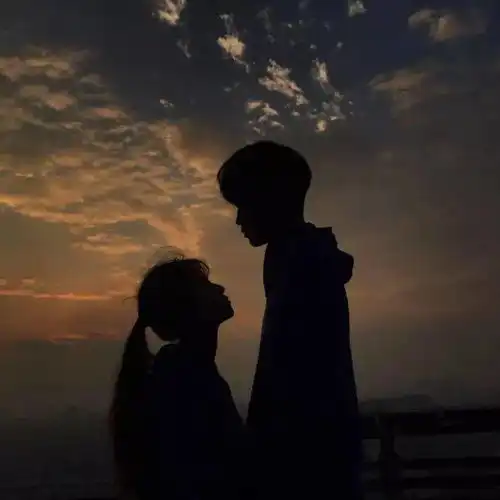 头像微笑掩盖悲伤沉默诠释一切 头像微笑掩盖悲伤沉默诠释一切