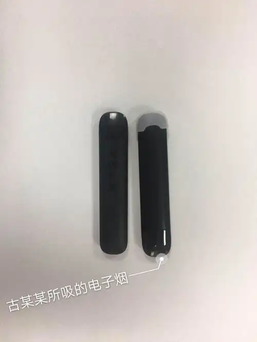  飞机上抽电子烟女乘客被郑州机场警方罚200元