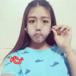  闺蜜黑白带字头像头像上分别有心琪