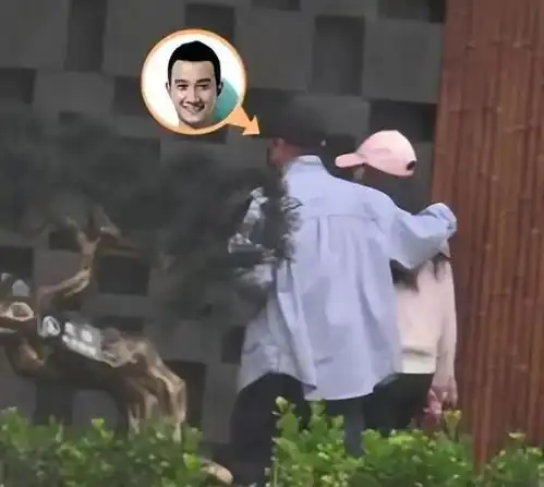 文章又换新女友两人同戴情侣帽,逛街后同回酒店,女方疑似姚笛 文章又换新女友两人同戴情侣帽,逛街后同回酒店,女方疑似姚笛