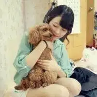  小女孩抱狗头像卡通微信头像图片大全