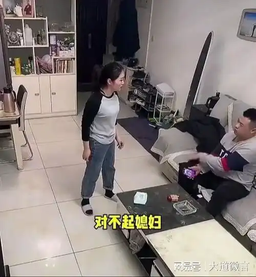  男子心情不好抽烟被妻子骂,一句离了吧说出多少男人的心酸