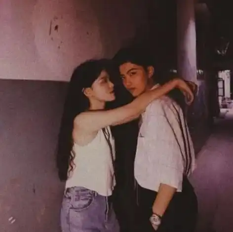 情侣头像女朋友不是人舒