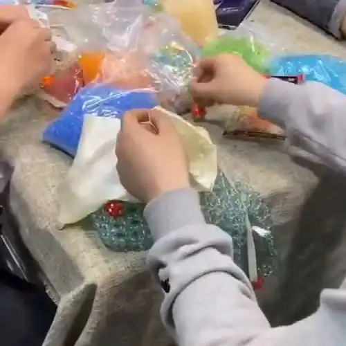  什么是兄弟情一对情侣吵架后,男生宿舍忙成一团