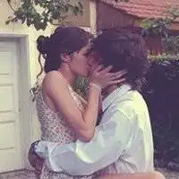  情侣接吻头像一左一右微信头像图片大全