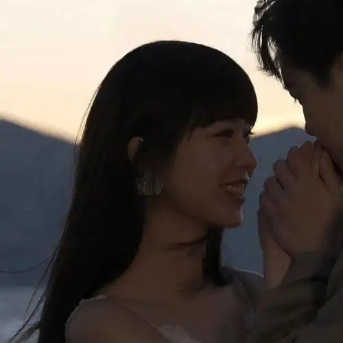  情侣头像满心欢喜热爱未来拭目以待