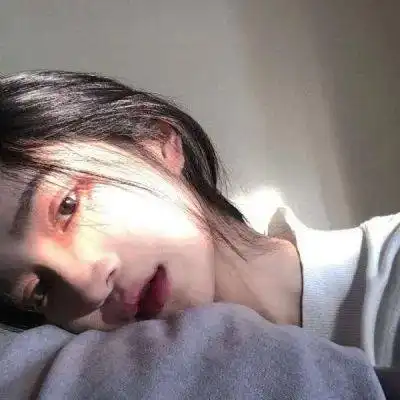  女生头像心情不好,换张头像838