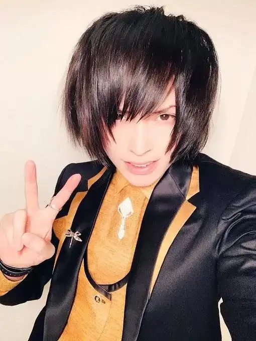  女粉丝排长队求抱抱,花6万元争抢共浴陪睡这是有多缺爱