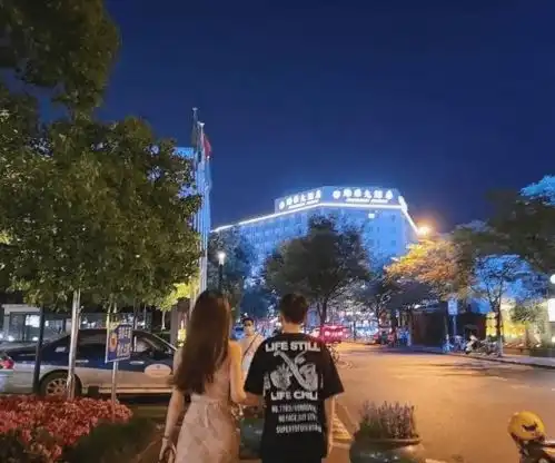  孙一宁前任照片曝光,难怪王思聪得不到,人家小情侣甜蜜着了