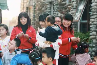 李小璐打扮朴素做公益 李小璐打扮朴素做公益