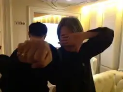  西游票房再破纪录主创情人节秀戒指
