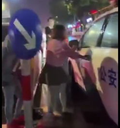  汕头情侣酒驾逆行撞车,女子不顾形象撒泼耍酒疯袭警,结果悲剧了