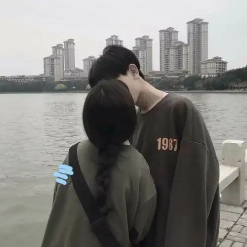 超萌1左1右情侣头像爱很