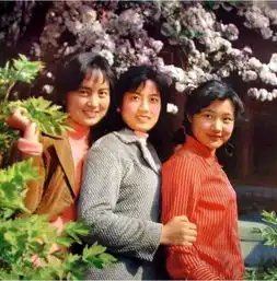  名气超过刘晓庆,事业红火期选择退出演艺圈,如今67岁从容优雅