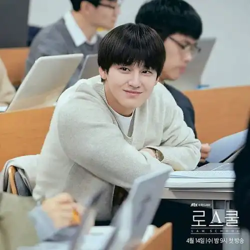  jtbc亏百亿继续任性,找电视帝王演教授,法条满天飞观众呆若木鸡