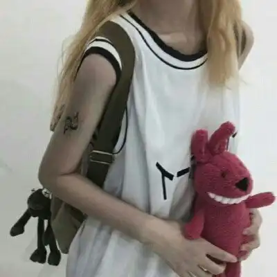 女生头像真人霸气黑色不露头的像小鸟一样在天上飞的感觉 女生头像真人霸气黑色不露头的像小鸟一样在天上飞的感觉