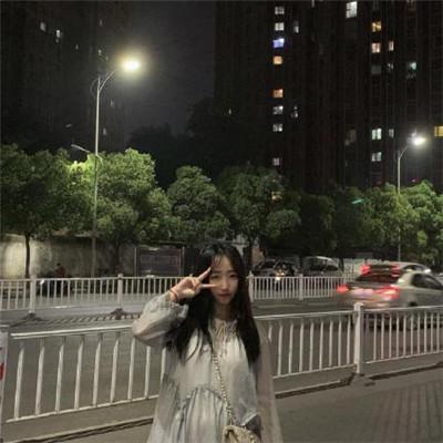  时尚潮流情侣头像图片爱情让自己忘记悲伤