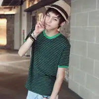  有钱身后一群狗,没钱江湖路难走