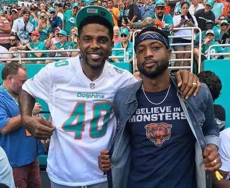  韦德与队友哈斯勒姆现场观看橄榄球比赛