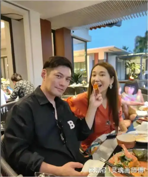 杜若溪晒和老公严屹宽一起过情人节合影,和爱的人一起接财神幸福 杜若溪晒和老公严屹宽一起过情人节合影,和爱的人一起接财神幸福