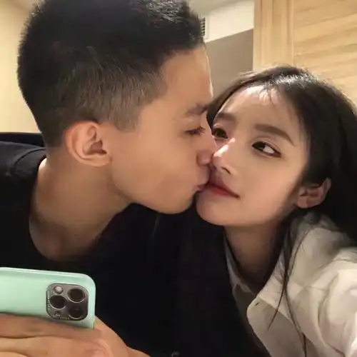  超超超甜的情侣头像