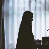  求一男一女分开的两张情侣头像,不要杀马特跟二次元,类似这样的就很好