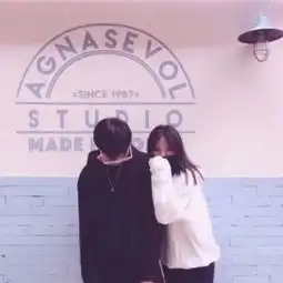 我很容易哄的,说不定一个抱抱就哄qq情侣头像我要个性网 我很容易哄的,说不定一个抱抱就哄qq情侣头像我要个性网