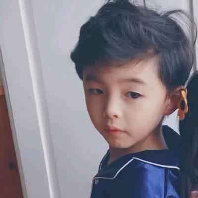  情侣头像可爱小孩一对两张真人萌娃情侣头像一男一女