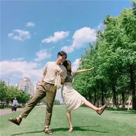  女人在三个方面不拒绝你,说明已经认可你了,还在等什么