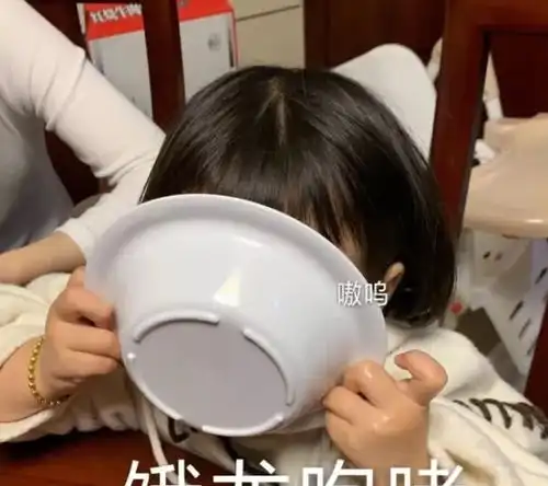  十条笑话夫妻吃饭送夫妻肺片,情侣吃饭送恋爱豆腐