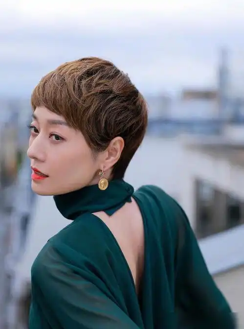 摸头杀情侣头像一对辅助