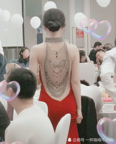  抖音最美背影新娘火了,当她侧过身来的瞬间,网友真好看