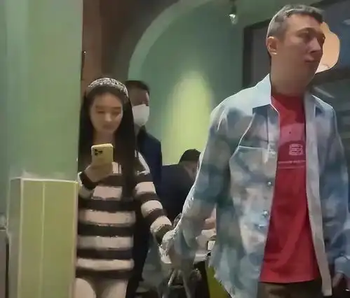  不是王思聪当爹,而是老王当爷爷了,后继有人比有几千亿资产幸福